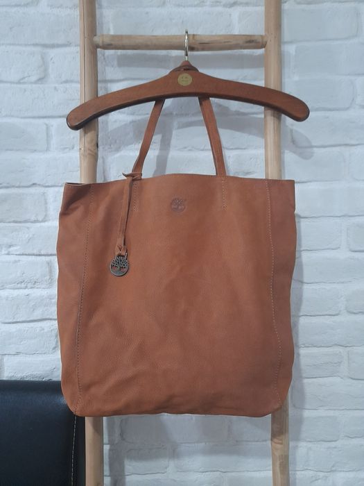 Дамса чанта от естествена кожа на марката TIMBERLAND