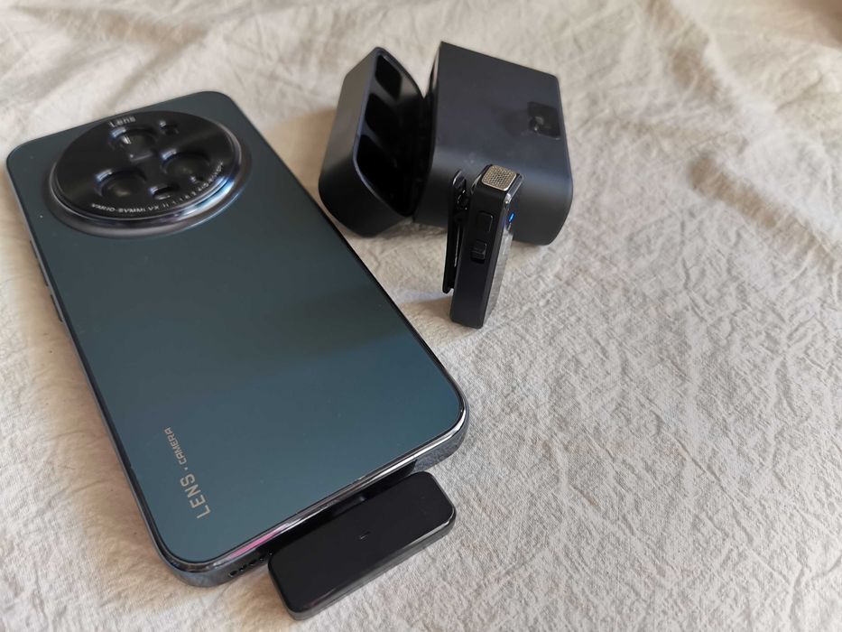 Комплект 2 безжични микрофона със зарядна кутия, за смартфон и др.