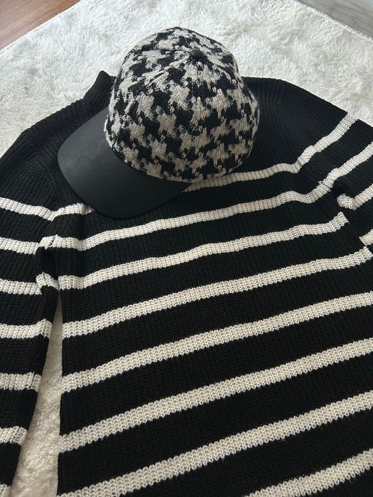 Рокля от плетиво със шапка.