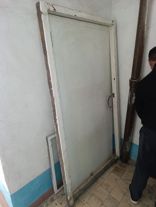 Дверь железный.,