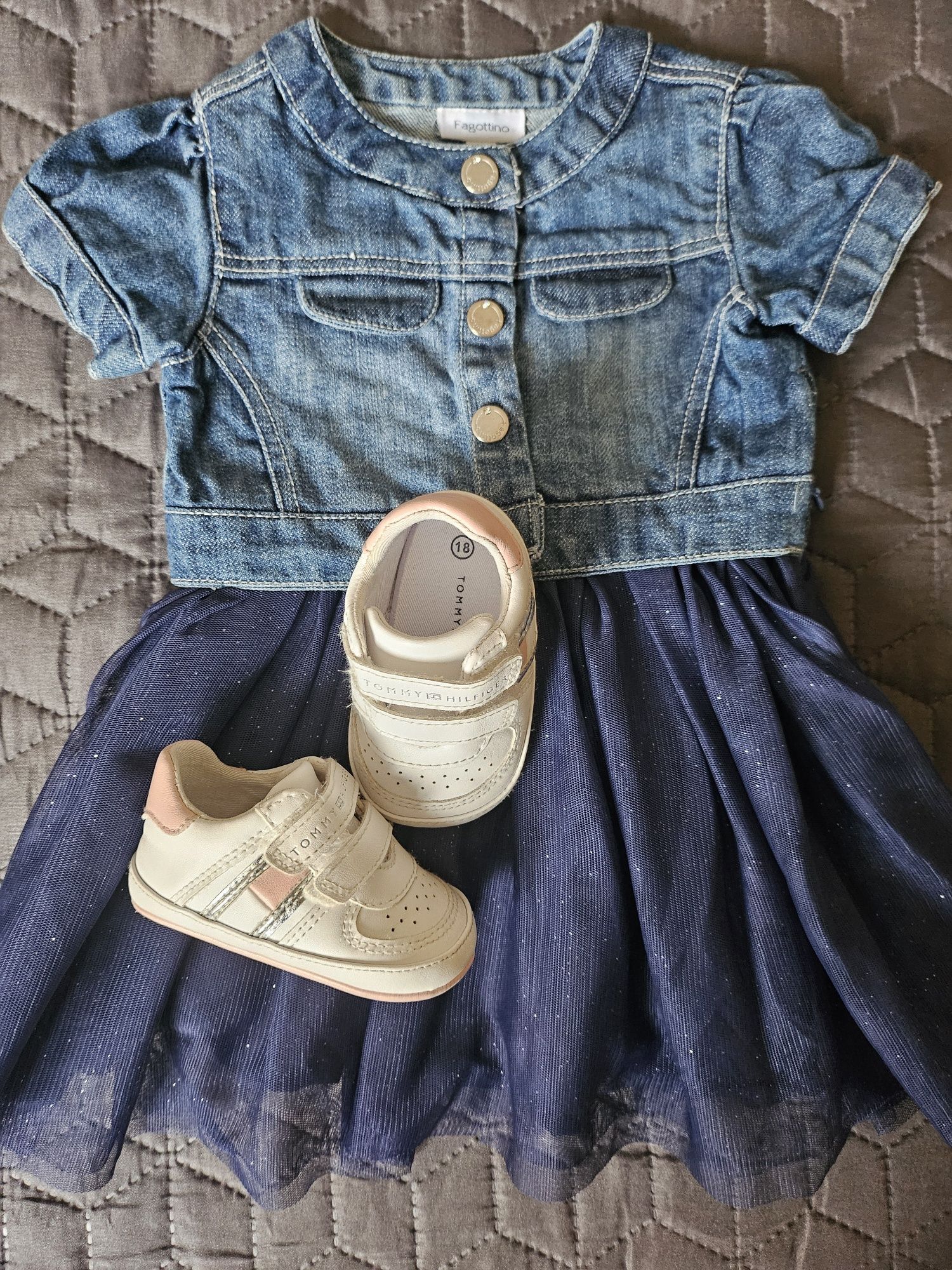 Рокля и обувки Tommy за момиче 9-12м.