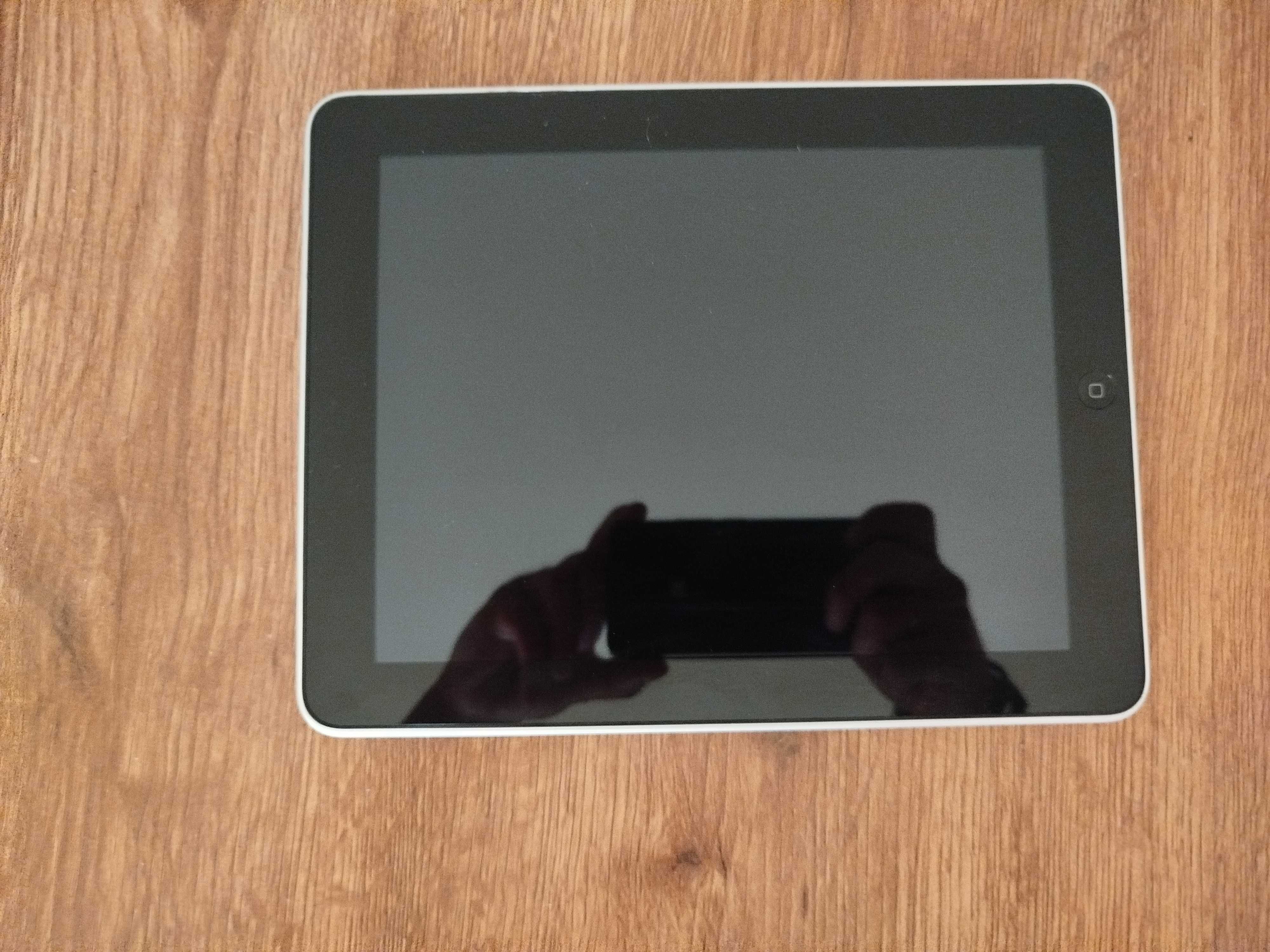 Ipad удобен и практичен  запазен