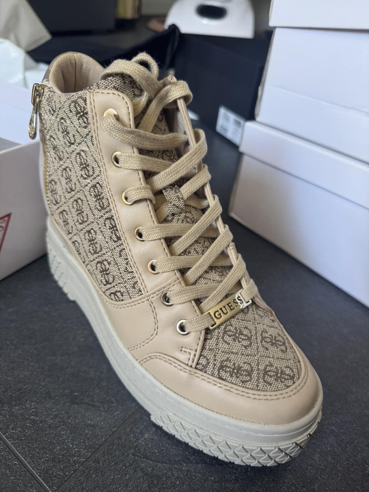 Маратонки Hispanitas, Karl Lagerfeld, Liu Jo, Guess 39