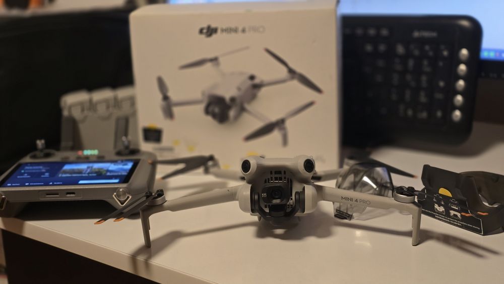 Дрон DJI Mini 4 Pro Fly More Combo