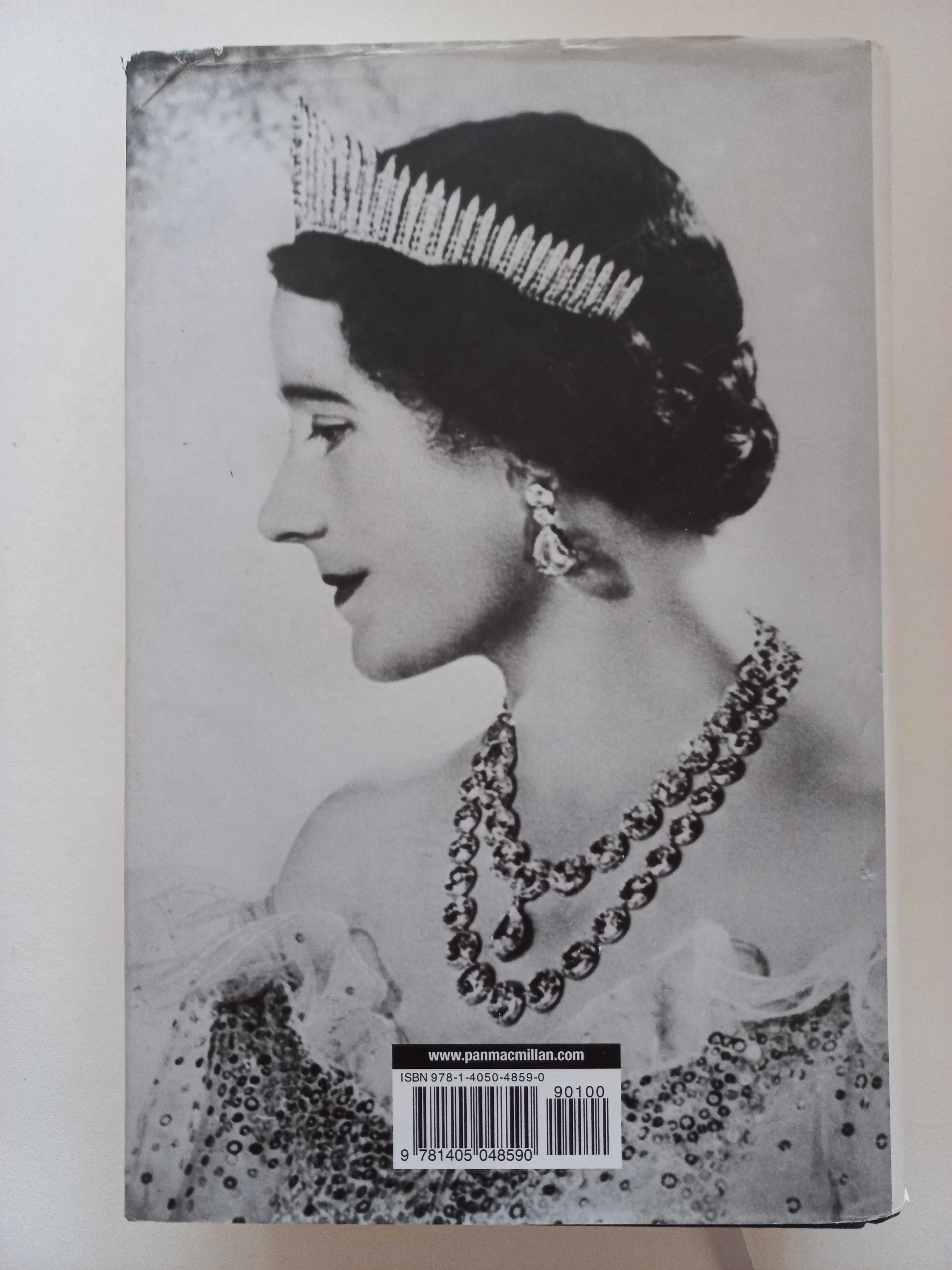 Carte engleza harcover-Queen Elizabeth. The Official Biography