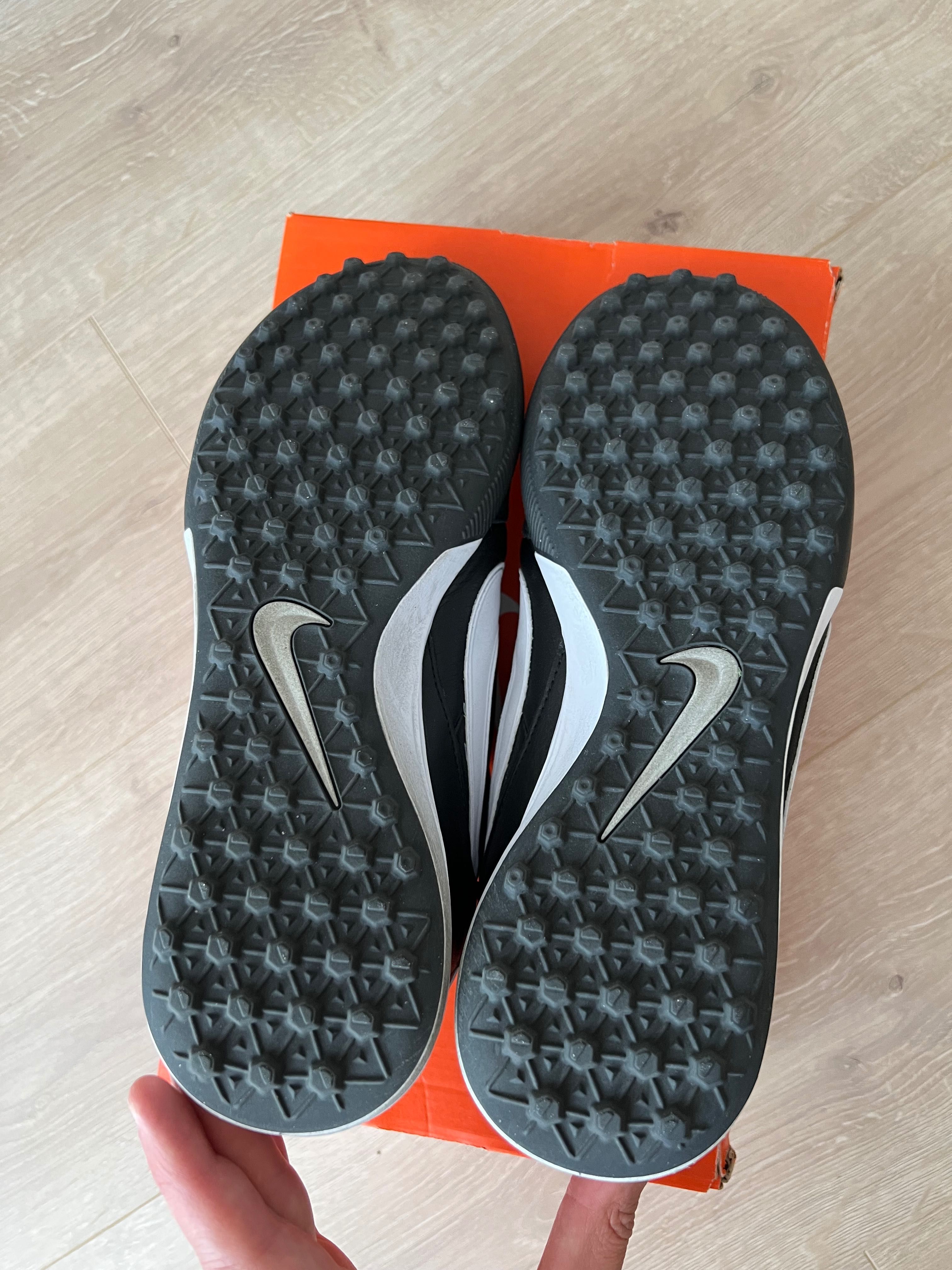 Стоножки футболни обувки Nike premier III TF