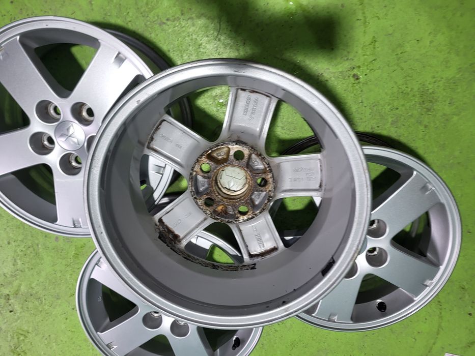 16 5x114.3 Mitsubishi лети джанти 5х114.3