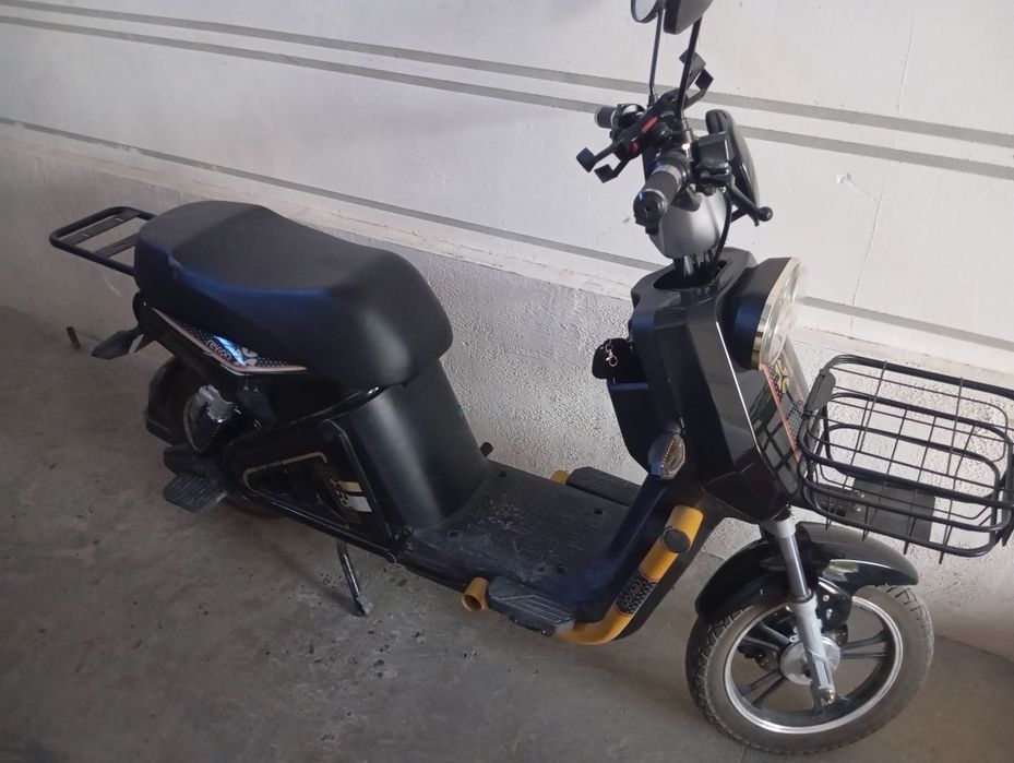 Skuter srochna sotiladi