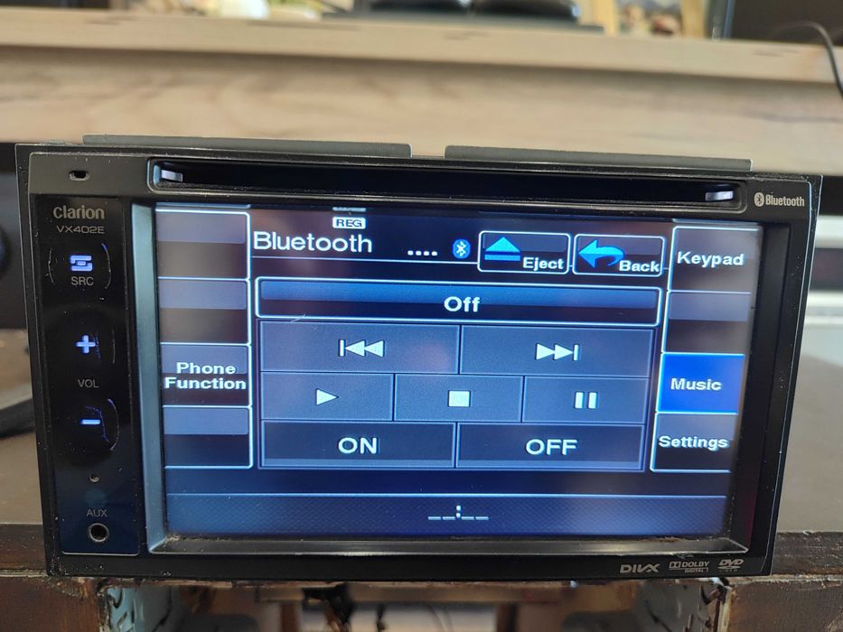 Висок клас Мултимедия Clarion VX402E Bluetooth / USB / AuX / CD / MP3