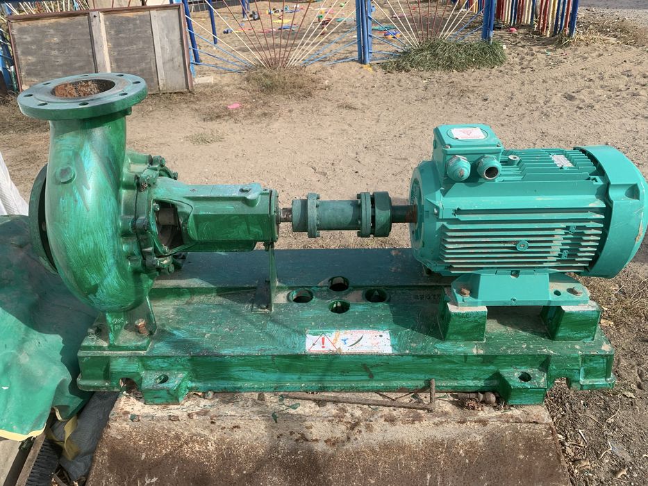 Насос водяной промышленный.