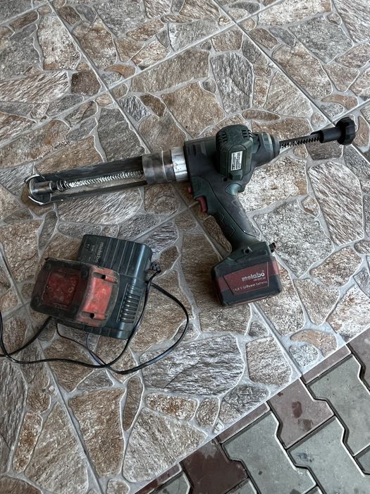Акумулаторен пистолет за силикон Metabo