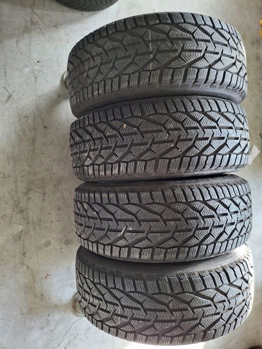 4 Anvelope de iarnă 225 50 r17 SNOW