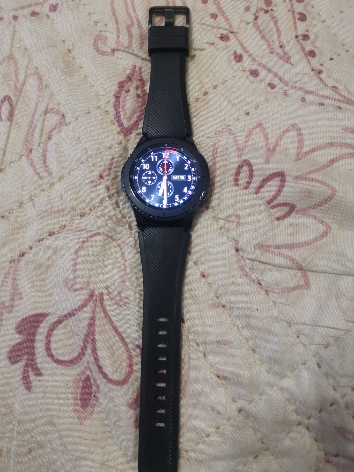 Продавам смарт часовник SAMSUNG GEAR S3 FRONTIER!