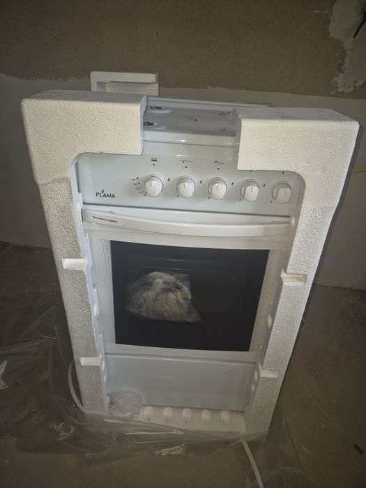 Продам газовой плиту новый