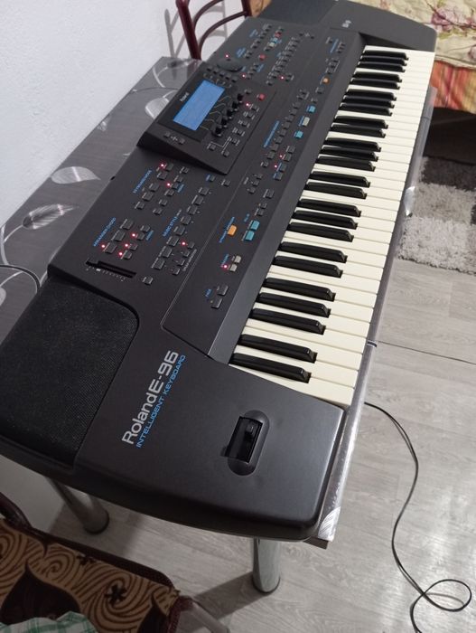 Vand orgă Roland E-96