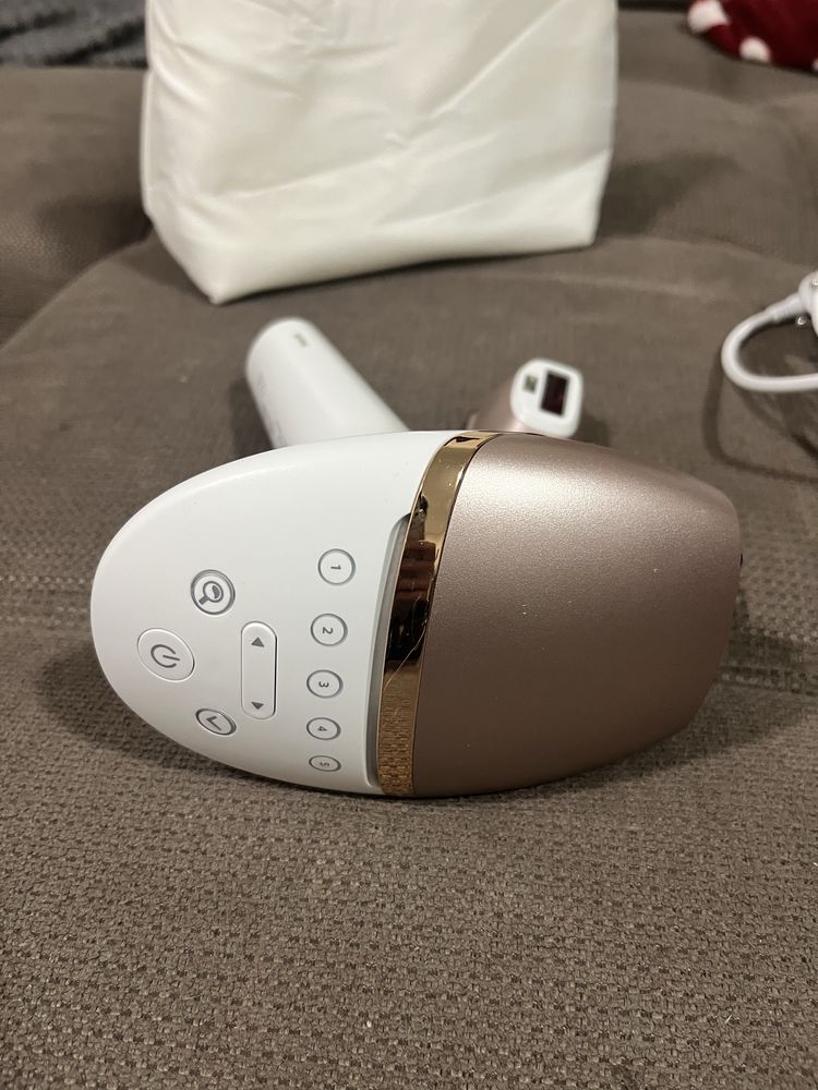 Епилатор Philips Lumea 9000