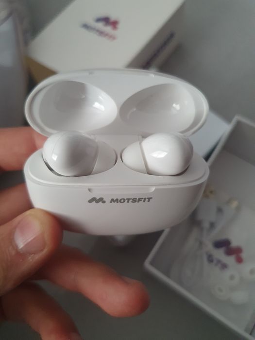 Căşti noi de vânzare