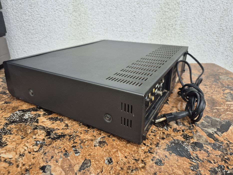 - Vand video cassette pleyer marca Gold Star Art B model VCP R1010, ma