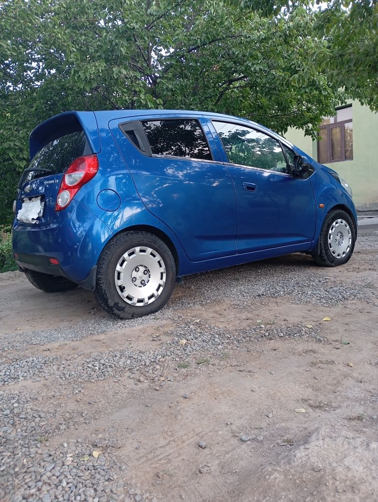 Moshin polniy osvijit boʻlgan idial xolatda turipti