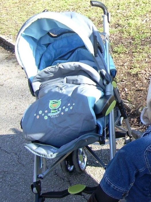 Бебешка количка, ползвана една година за едно дете.