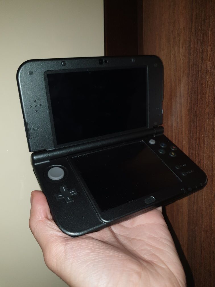 New Nintendo 3DS XL 64Gb Dual IPS cu alimentator și stylus pen