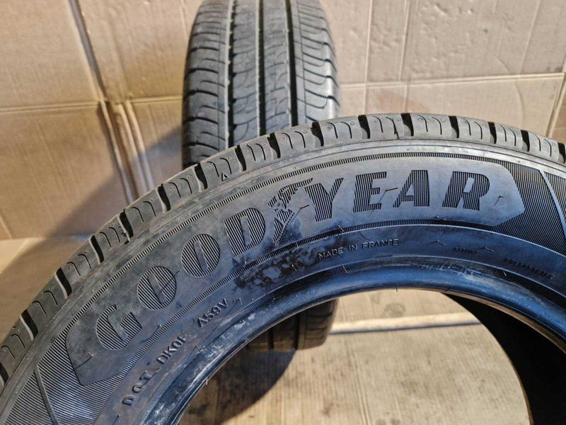2 Goodyear R15C 205/65
летни бусови гуми DOT1117