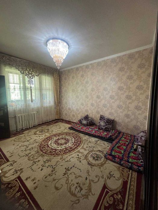 Chilonzor 2-mavzeda 3-xonali uy sotiladi.