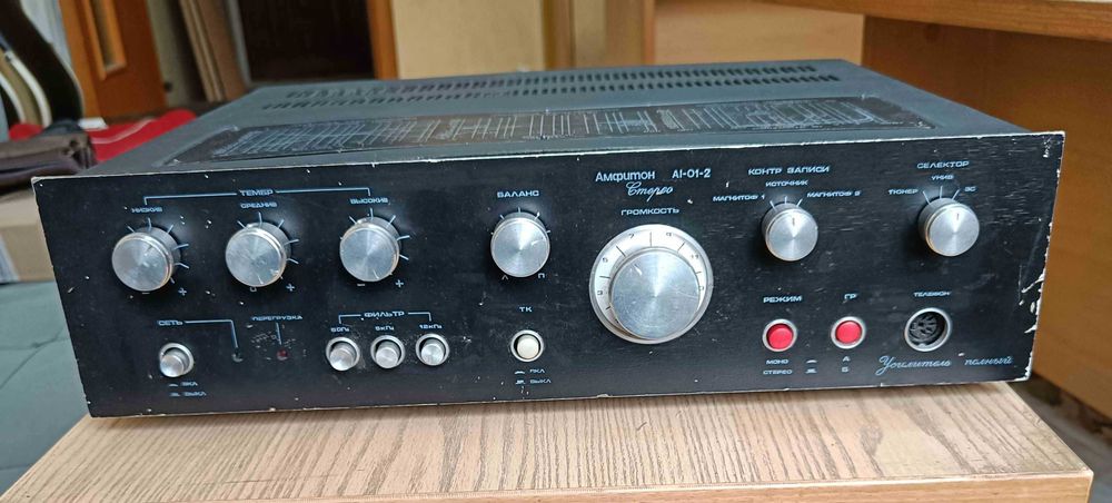 Усилитель Амфитон  AI-01-2 в рабочем состоянии