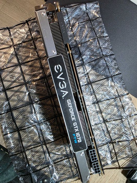 Placa video EVGA GeForce GTX 1070 FTW 8GB GDDR5 256-bit - citeste tot
