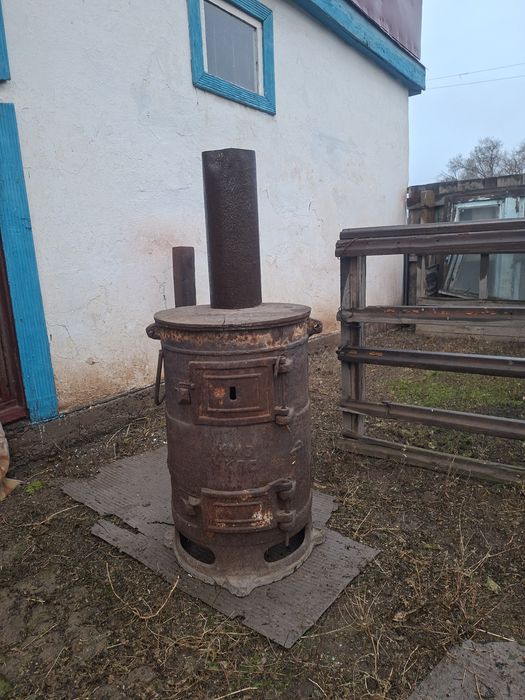 Печь буржуйка чугунная.