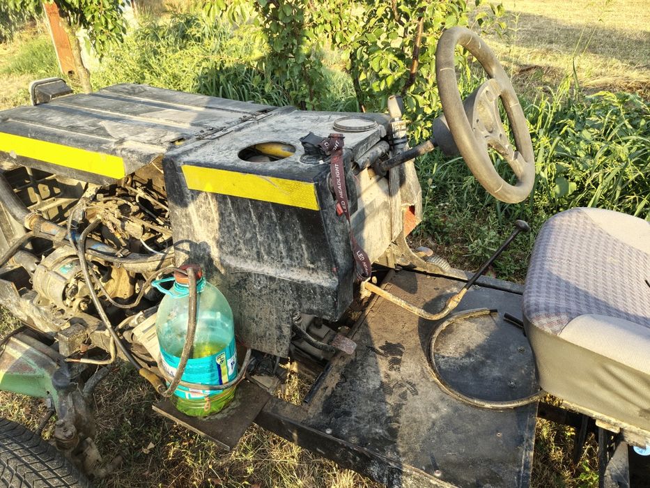 Vând tractoras,motor golf 2 1.6 diesel