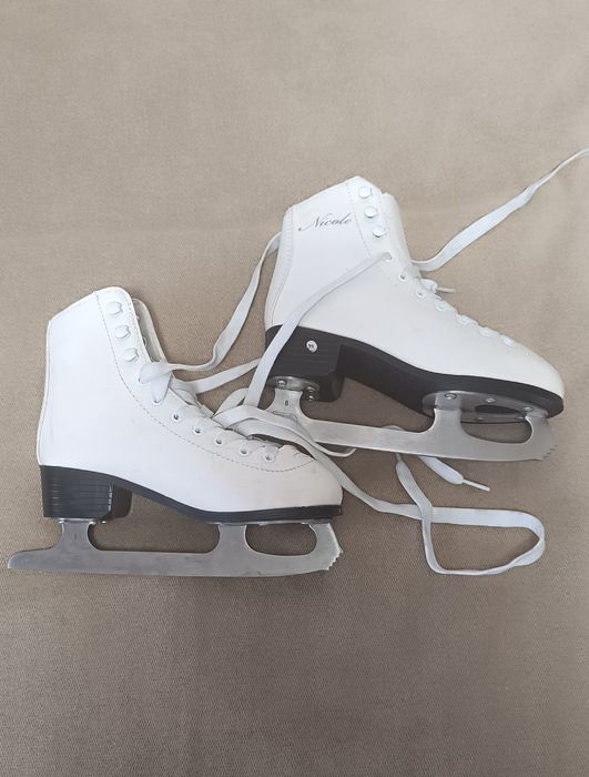 Коньки фигурные,размер 33