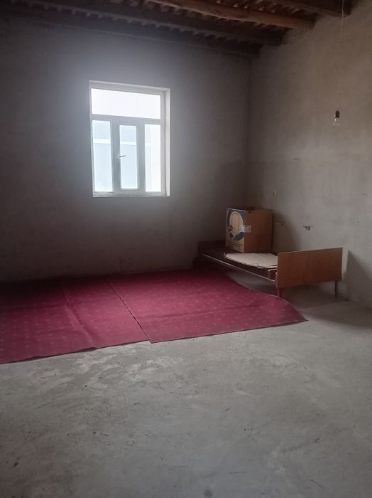 Noturar bino sotiladi