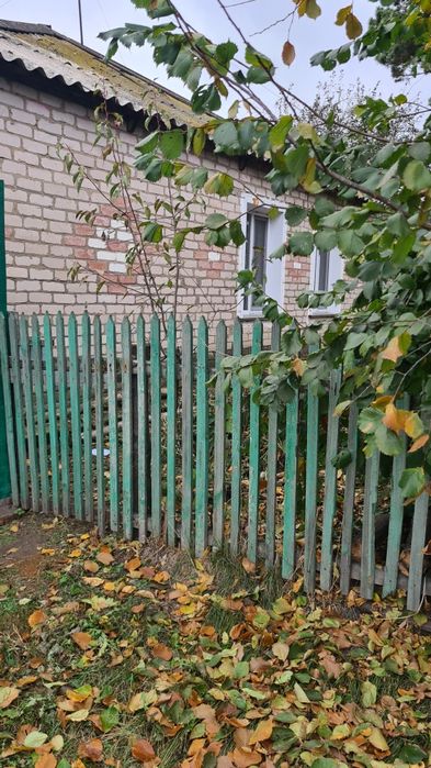 Дом в центре села , отопление на твёрдом топливе, коммуникации в доме