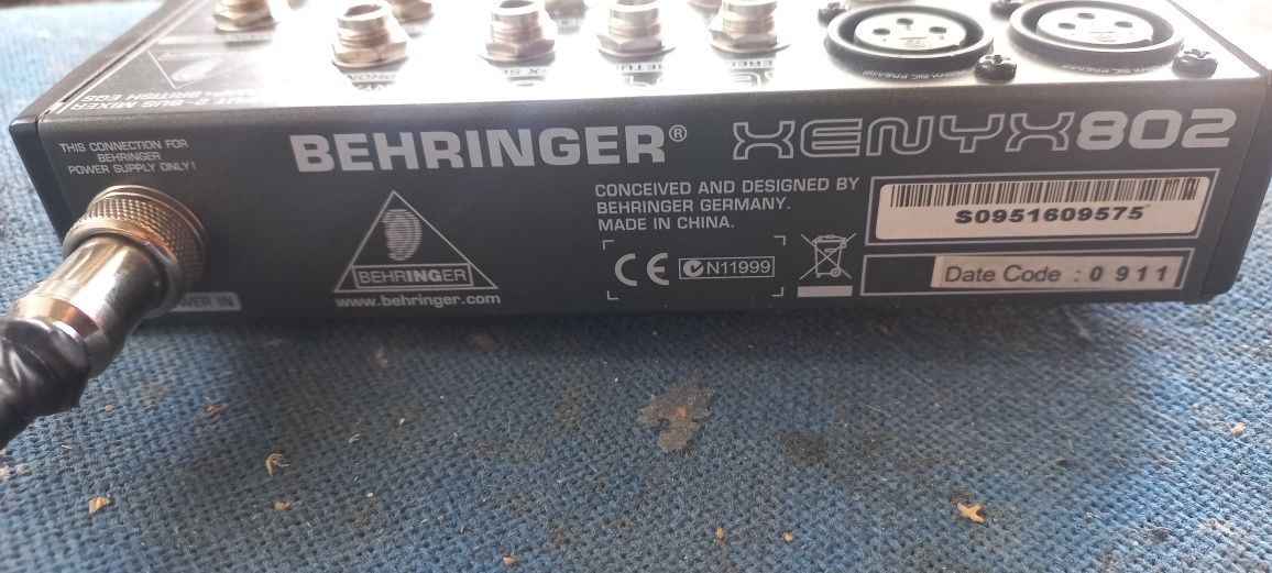 Микшерный пульт Behringer xenyx 802
