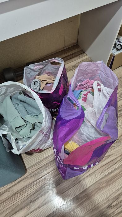 Бесплатно  отдам пакеты с вещами