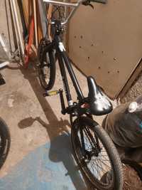 Vând bicicletă jumper (bmx)