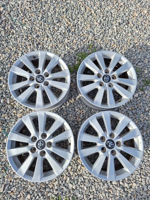 5x114.3..16 цола..6 1/2j ET45 оригинални Toyota