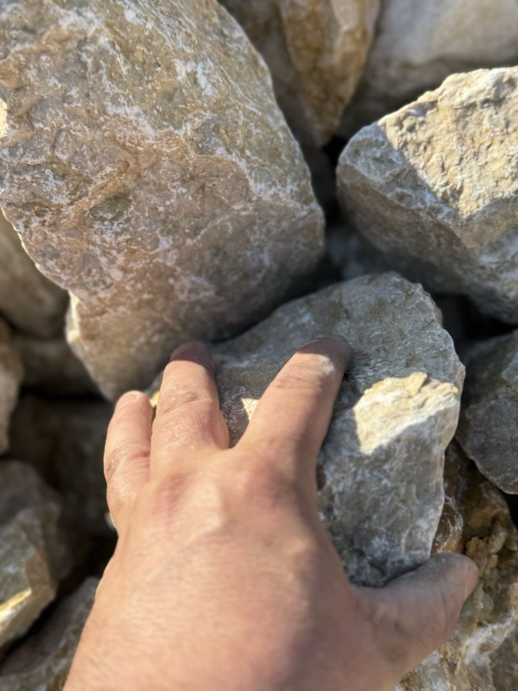Calcar,nisip,pamant,pietris,amestec beton,piatra decorativa,ridic molu