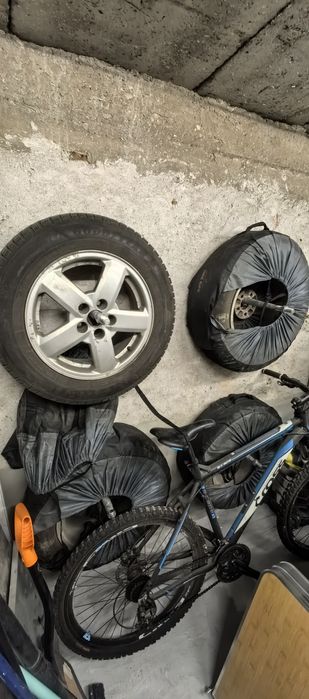 Зимни гуми Goodyear. 15.195.65 Dot 30/23. Много добра зимна гума.