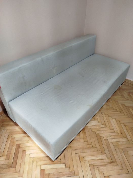 Canapea extensibila cu loc depozitare