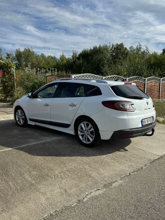 Megane 3 1.9
•Panoramic
• Bluetooth
• Buzunar ascuns