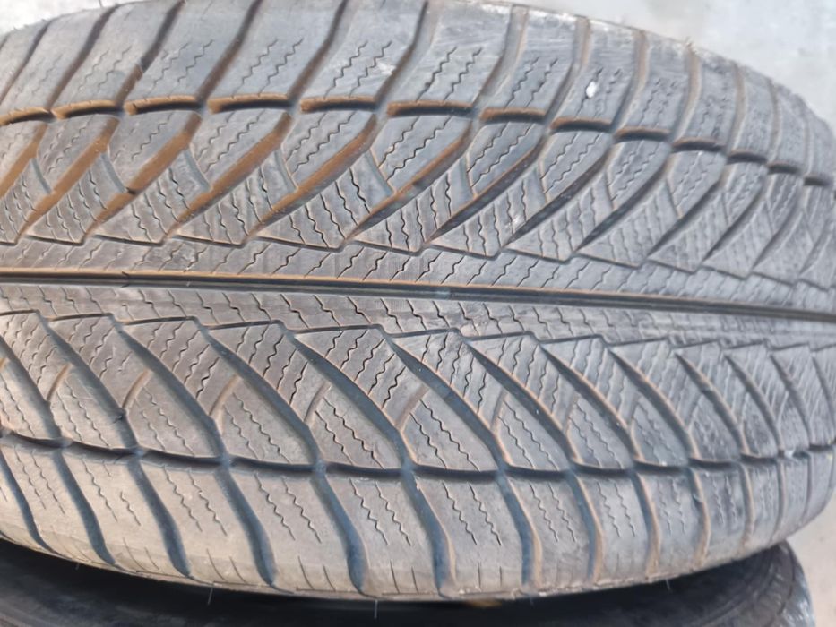 245/45/19 4ри броя GoogYear Ultragrip 8.Гумите са в много добро състоя