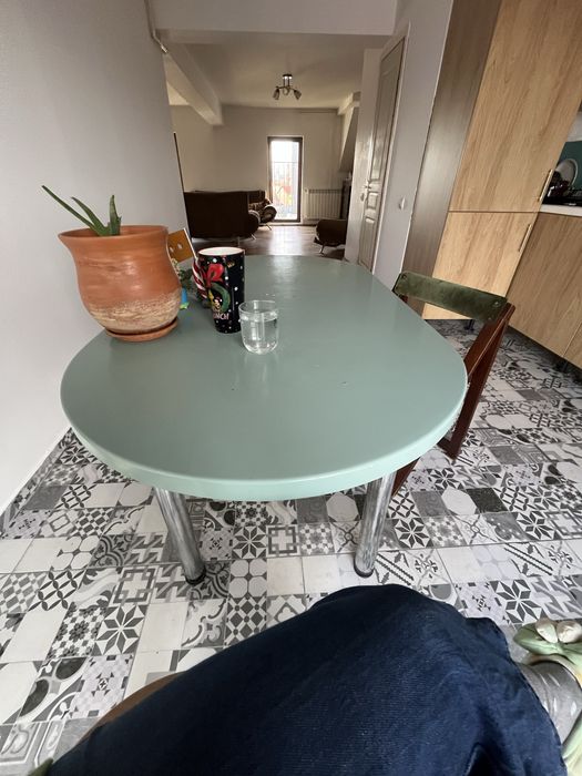 Masă gratis , folosita dar in stare buna