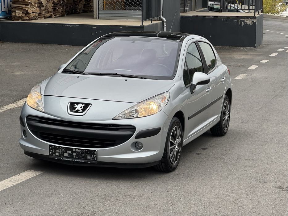 Peugeot 207 1.4 бензин клима панорама