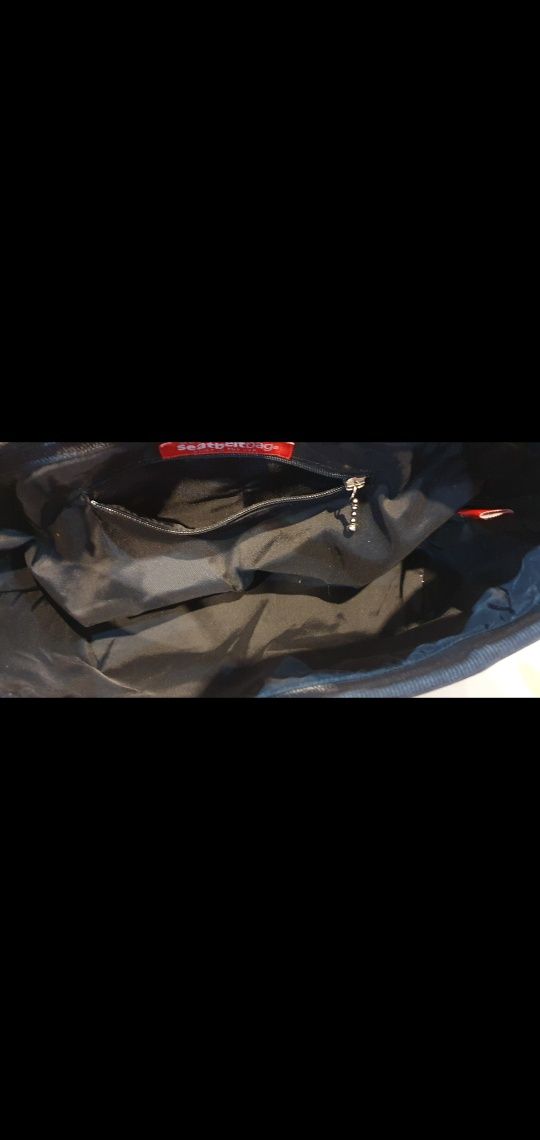 Geanta Seatbeltbag la doar 45 lei