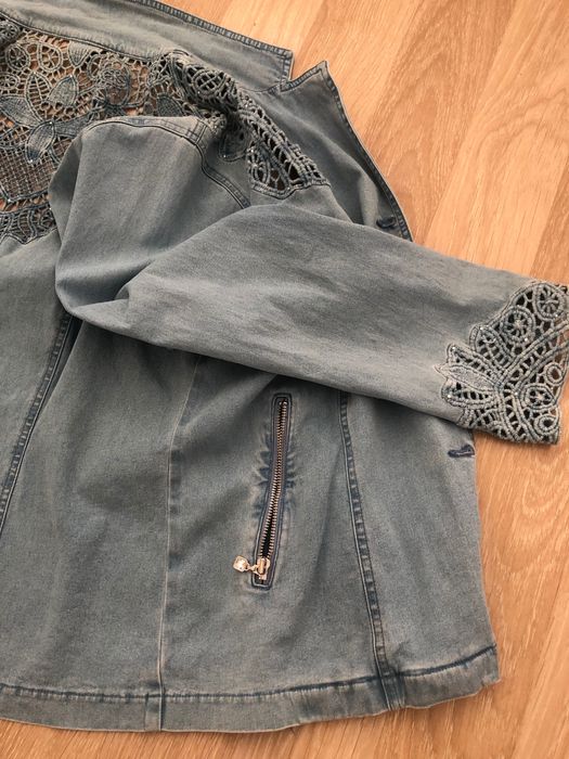 Geaca blugi mărime 42-44, cu model dantela din blugi