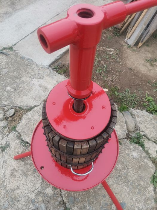 Presa pentru struguri, teasc vin,