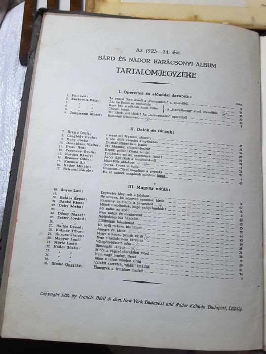 Vand diverse carti vechi si partituri vechi