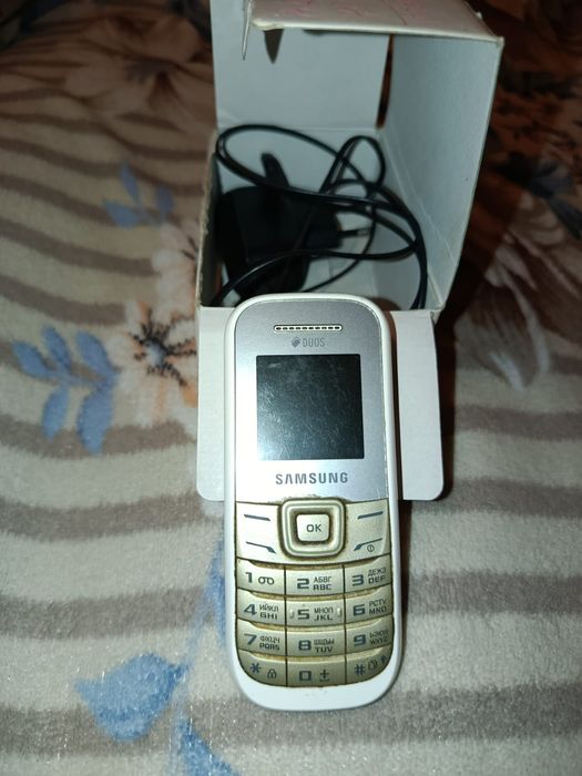 Кнопочный телефон Самсунг